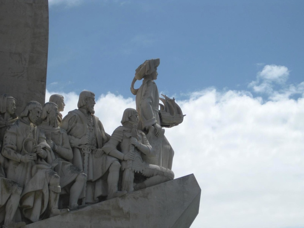 รูปปั้น รูปปั้น อนุสาวรีย์ สถาปัตยกรรม ศิลปะ ท้องฟ้า เมือง ตามฤดูกาล