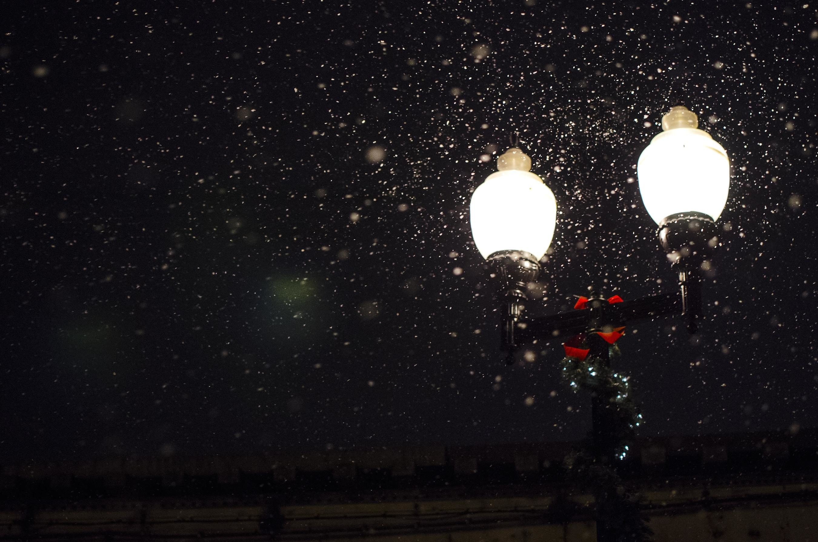 雪夜路灯图片图片