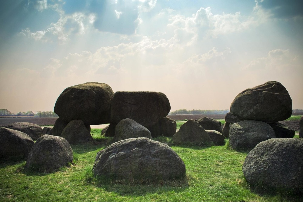 ภูมิทัศน์ megalith หิน ท้องฟ้า เมฆ หญ้า ซันไชน์