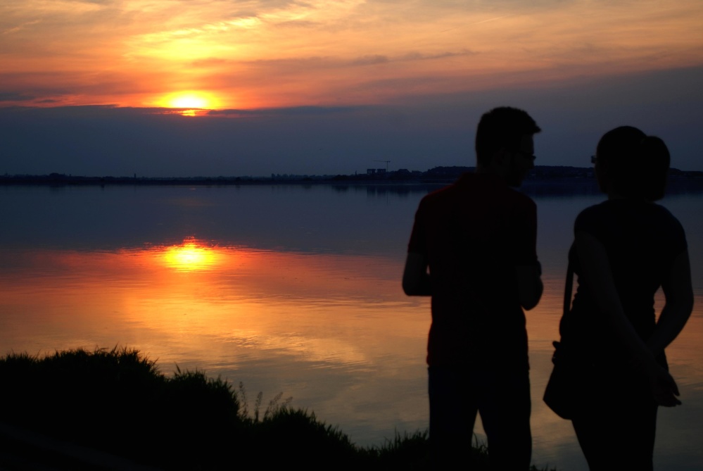 Free picture: silhouette, sunset, dawn, dusk, sun, water, lake, backlit, star, boyfriend, girlfriend