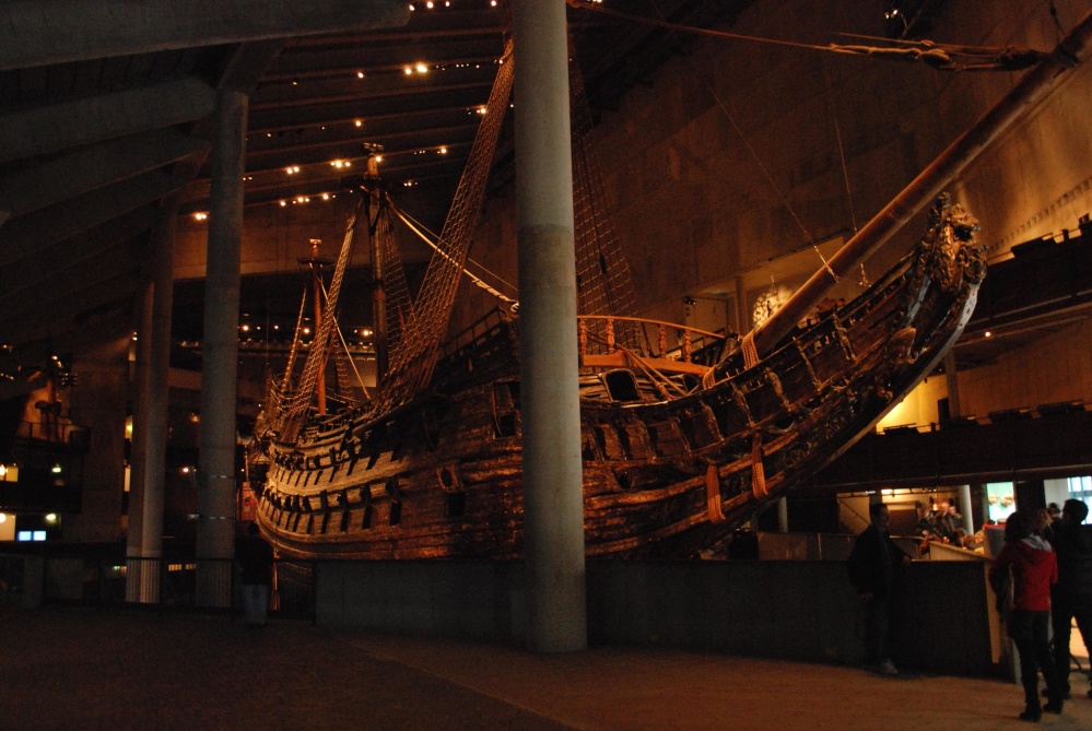 nákladní loď, loď, starý, plachetnice, muzeum, vnitra, tmavé, lidé, stín, dřevo
