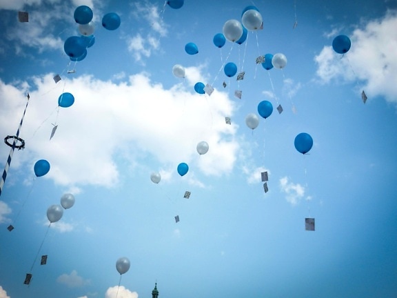 Aria, cielo blu, nube, palloncino, messaggio