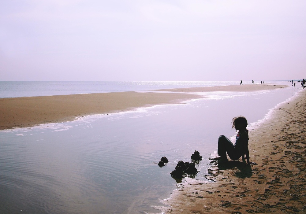 Anak, siluet, air, matahari terbenam, pantai, fajar, laut, pasir
