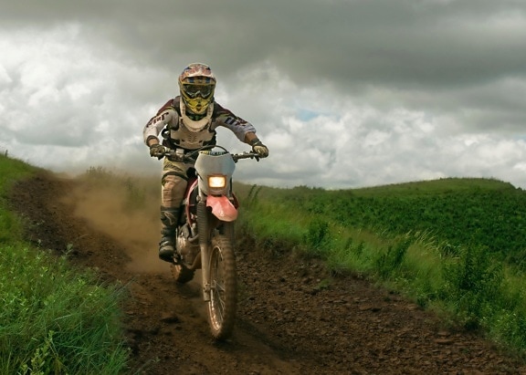 Muž, motocykl, motocross, sport, příroda, krajina, bláto, prach, konkurence, helma