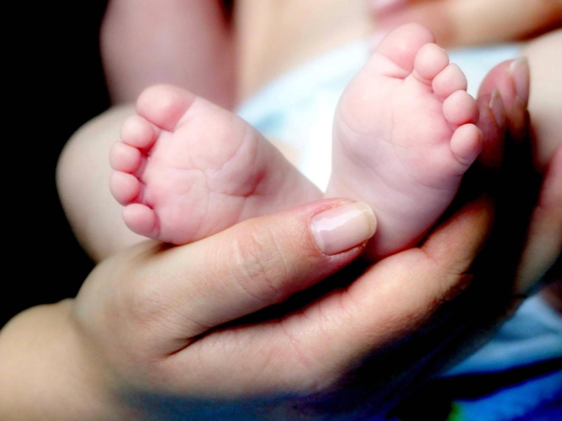 足、赤ちゃん、女性、新生児、手、皮膚、子供、女の子、手、人々
