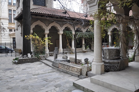 het platform met binnenplaats, boog, ingang, orthodoxe, Byzantijnse,
