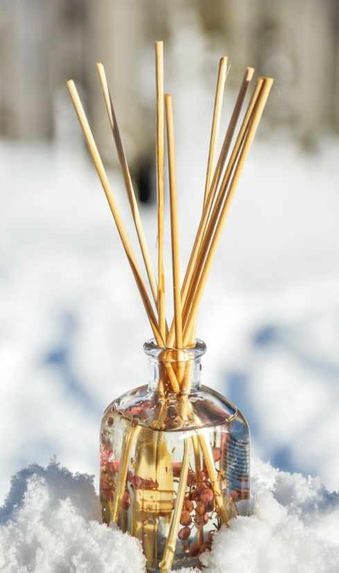 liquid, detail, glass, jar, snow, perfume, wood