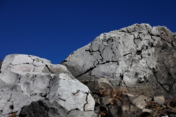 estructura de piedra, cielo azul, paisaje