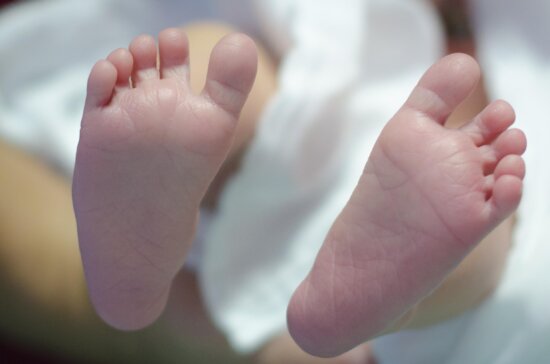 pie, mano, mujer, infantil, bebé, pies descalzo, dedo