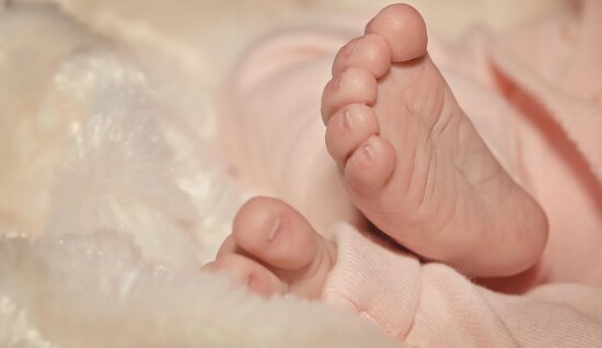 niño, bebé, mujer, persona, interior, recién nacido, pies descalzo