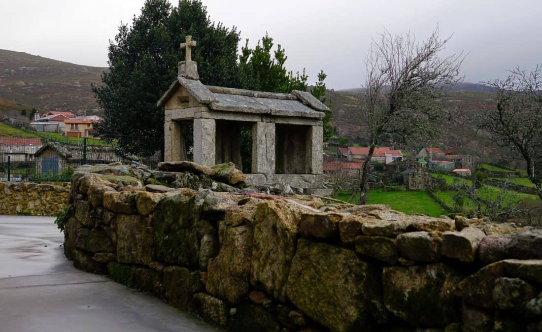 Casa De Muñecas-tumba de piedra 