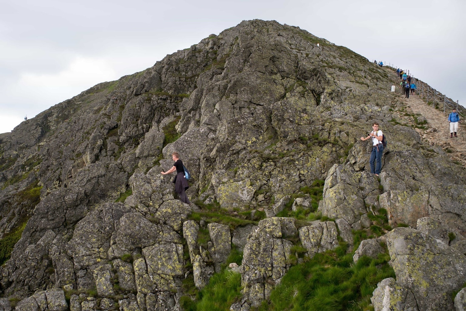 Mountain challenge. Гора верблюд скалолазание. Скалодром на горе индюк. Савушки горы альпинист. Гора верблюд 7a скалолазанье.