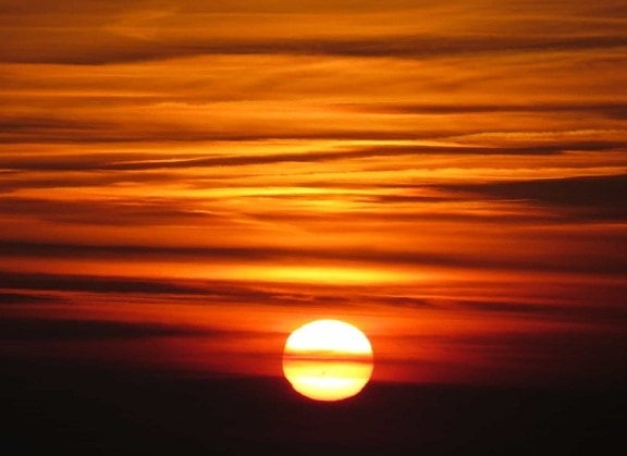 พระอาทิตย์ขึ้น เมฆ สีแดง ฟ้า ฤดูร้อน ธรรมชาติ ภูมิทัศน์ พลบค่ำ ย้อน แสง แสงแดด รุ่งเช้า ค่ำ