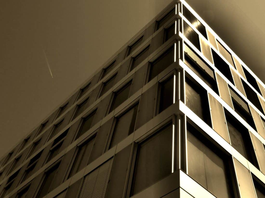 สถาปัตยกรรม หน้าต่าง อาคาร เมือง ในเมือง ทาวเวอร์ ท้องฟ้า กระจก