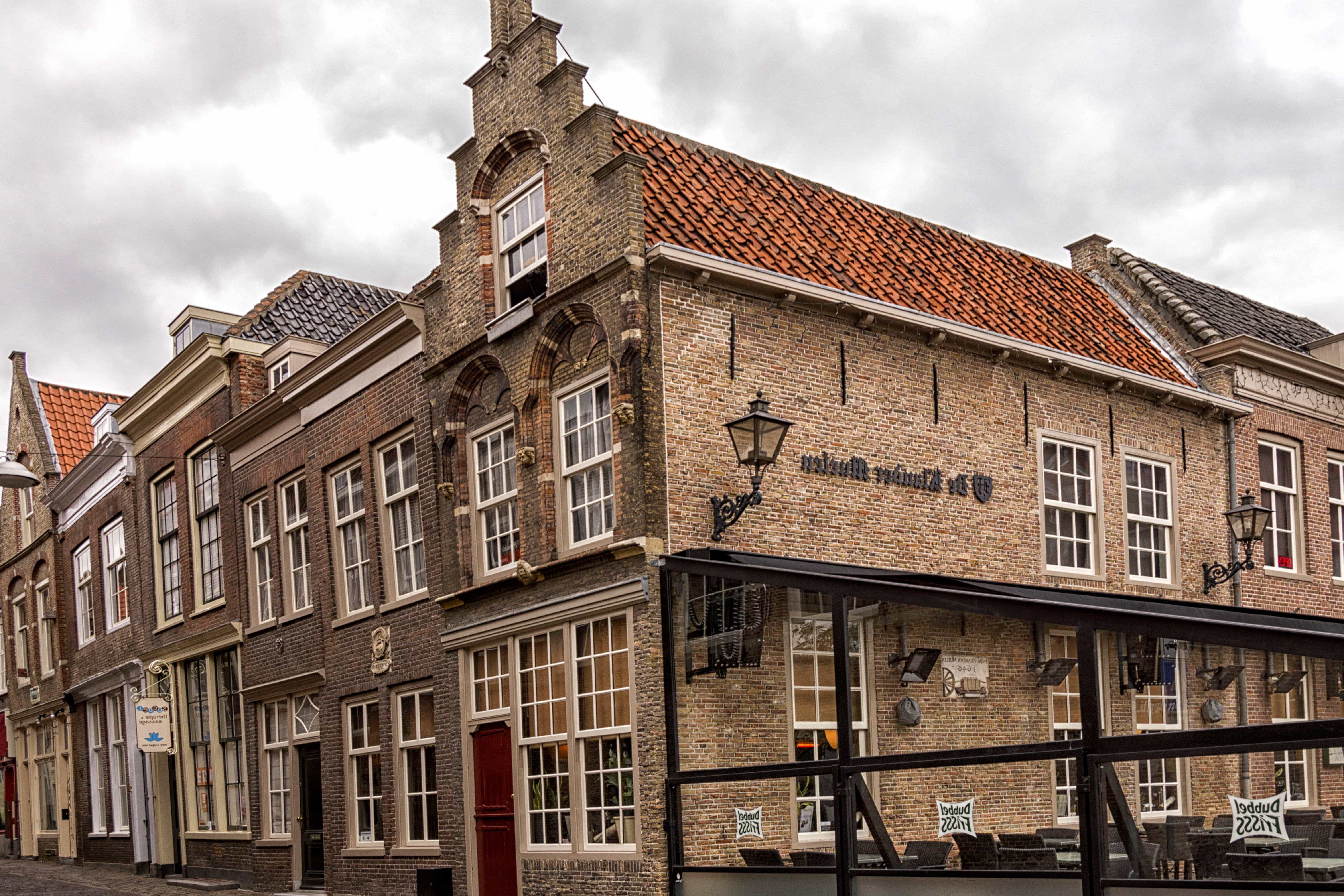 Old architecture. Ганзейский стиль Голландия. Архитектура Амстердама. Старинное здание. Голландский фасад.