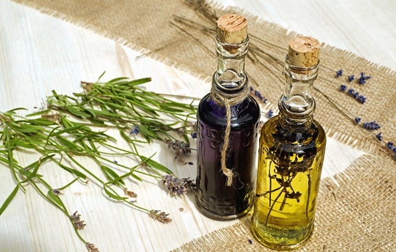 Herb, aromathérapie, huile, médecine, bouteille, verre, table