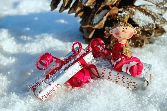 сняг, зима, Коледа, зима, Нова година, подаръци, лента, кукла, играчка