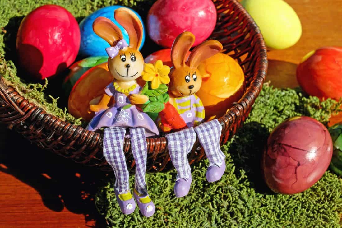 cesta mimbre colorido, de huevo, Pascua, conejo, hierba