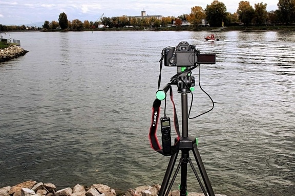 cámara de fotos, trípode, río, agua, madera, reflexión, equipo, cielo