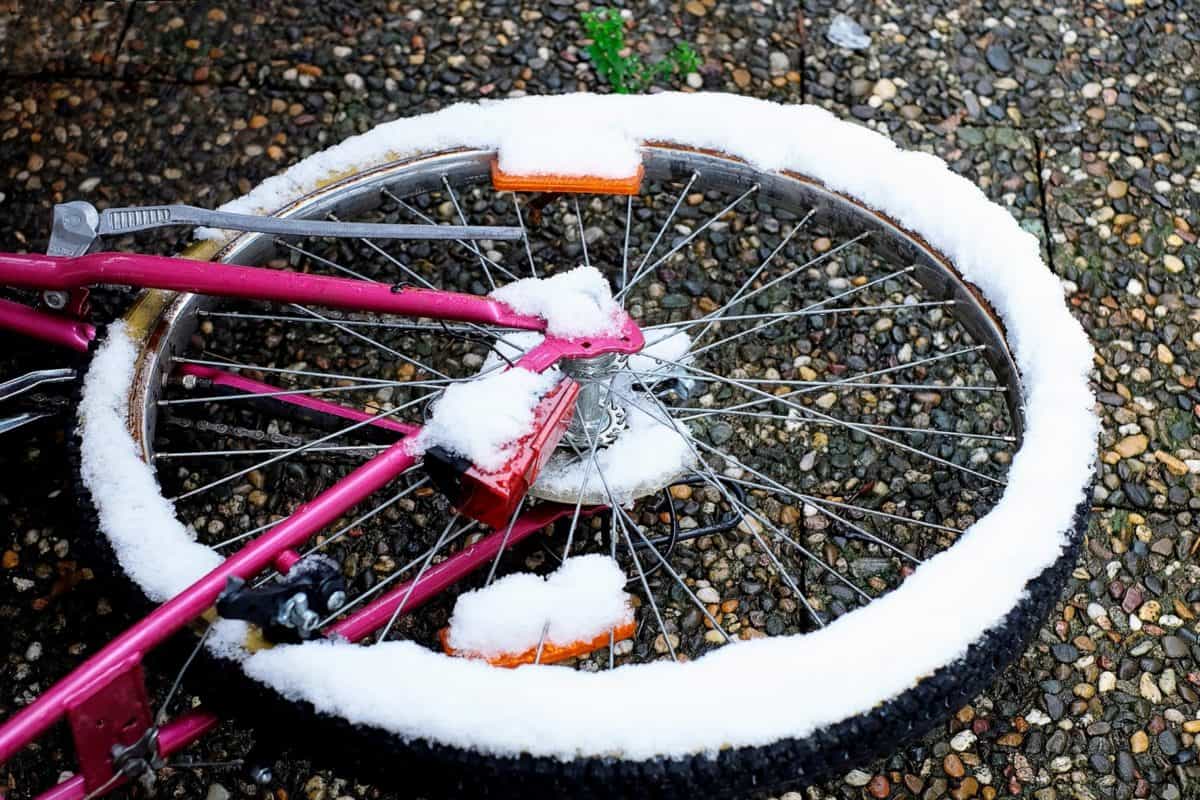 wheel, stone, bicycle, winter, object, snow, tire