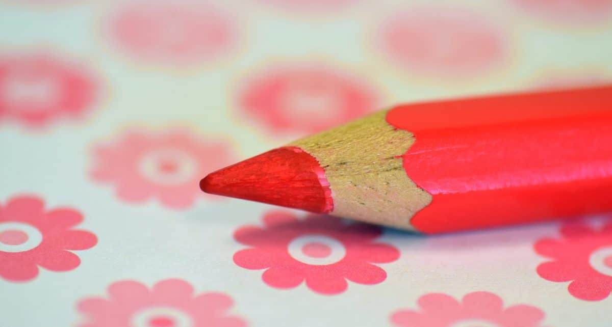 Безплатна снимка: молив, образование, червен, макро, дърво, креативност,  цвят