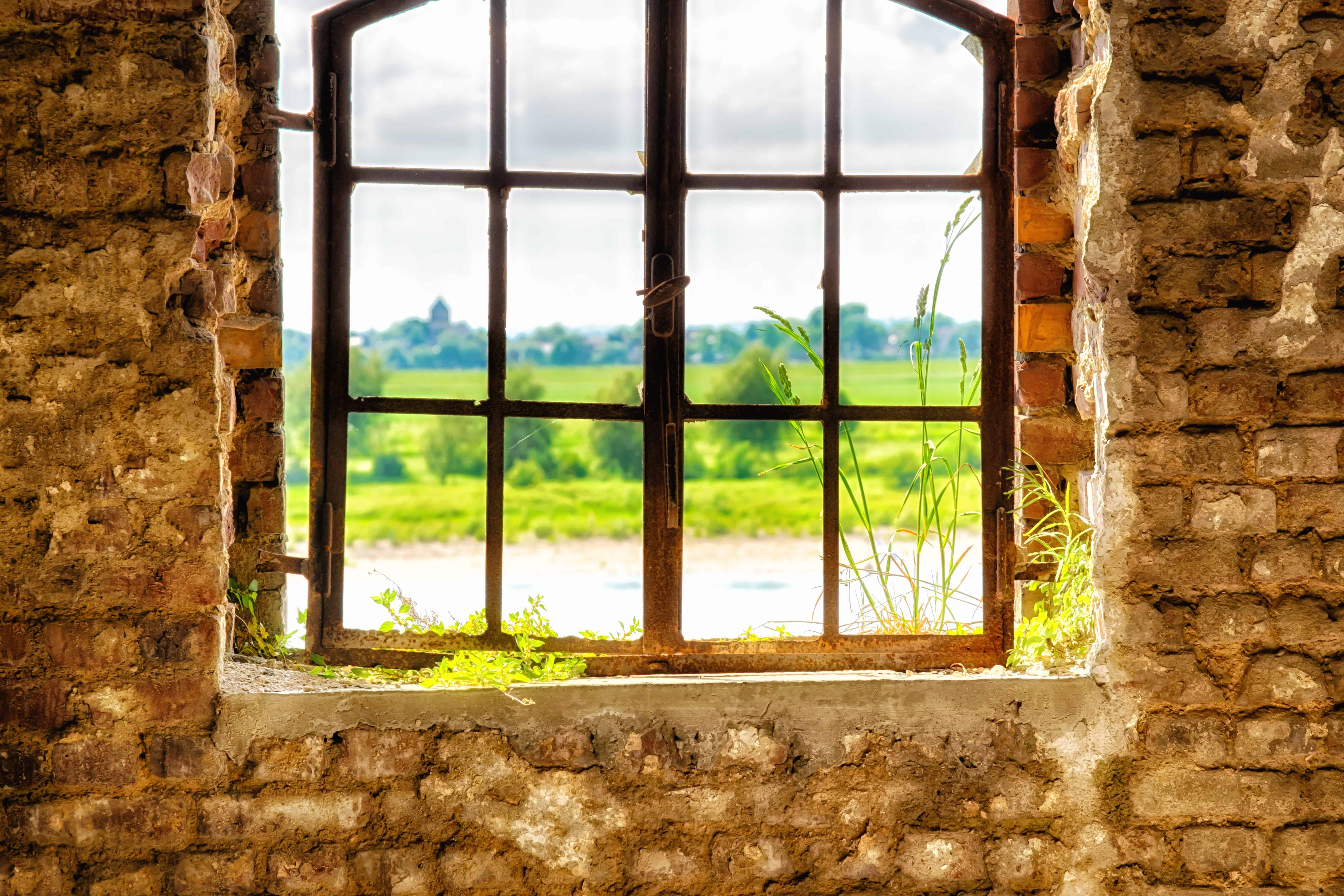 Window картинка. Стена с окном. Старинные окна. Окно фон. Старая стена с окном.