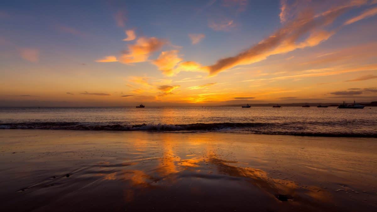 フリー写真画像 日没 水 ビーチ 太陽 海 空 日の出