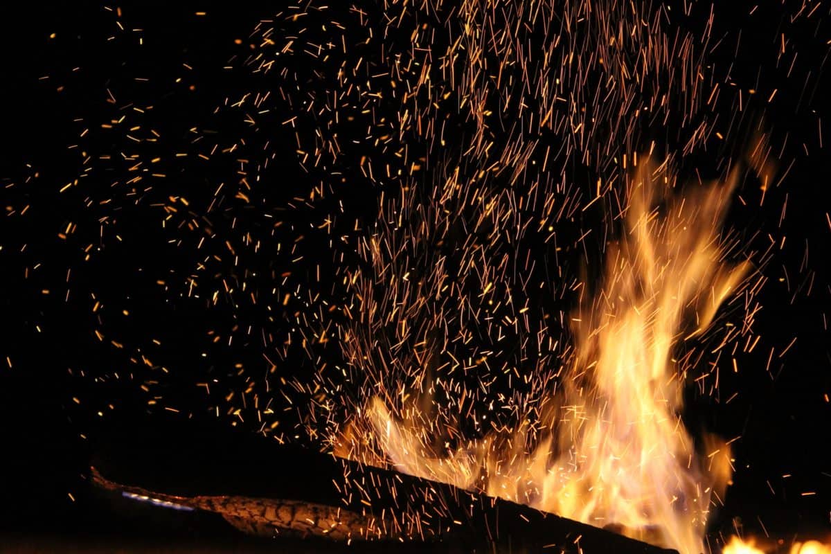 火、火花、暖かく、夜、炎
