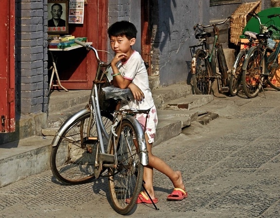 niño, gente, ciudad, bicicleta de calle, al aire libre, tierra,