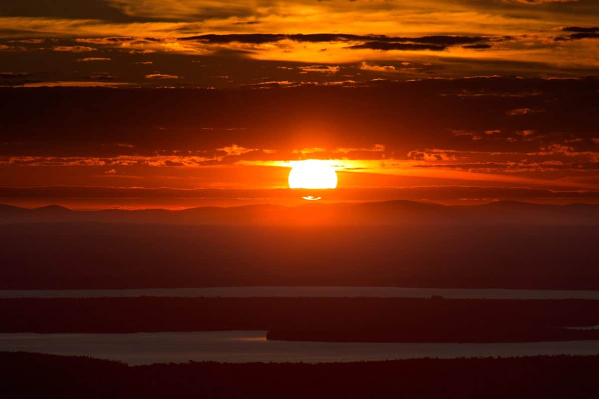 フリー写真画像 太陽 夜明け 日没 湾 夕暮れ 日の出 空 海 海 風景