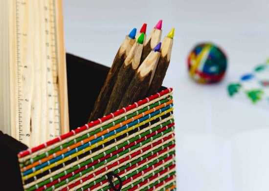 ดินสอ การศึกษา ความคิดสร้าง สรรค์ ในร่ม กล่อง ไม้