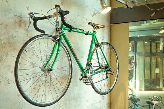 Taller rueda, bicicletas, radios, deporte, pared