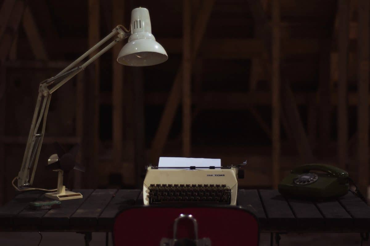 obiect, tipografie, maşină de scris, camera, mobilier, umbra, întuneric