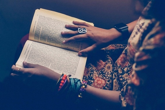literatura, livro, joias, mão, texto, livro didático, sombra, mulher, pessoa