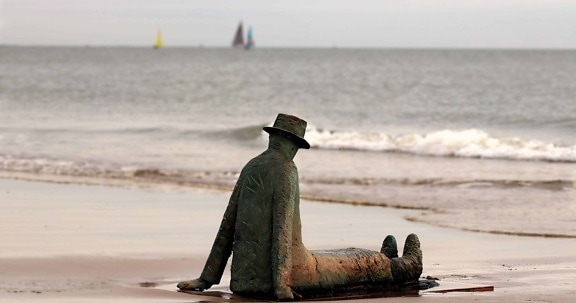 szobor, bronz, fém, ember, kalap, part, tenger, homok, tengerpart, szabadtéri