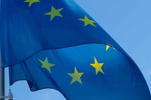 Europese Unie vlag, wind, patriottisme, patriot, embleem, blauwe lucht