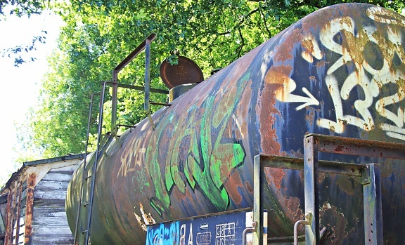 reservoir, graffiti, tree, outdoor, corrosion, metal