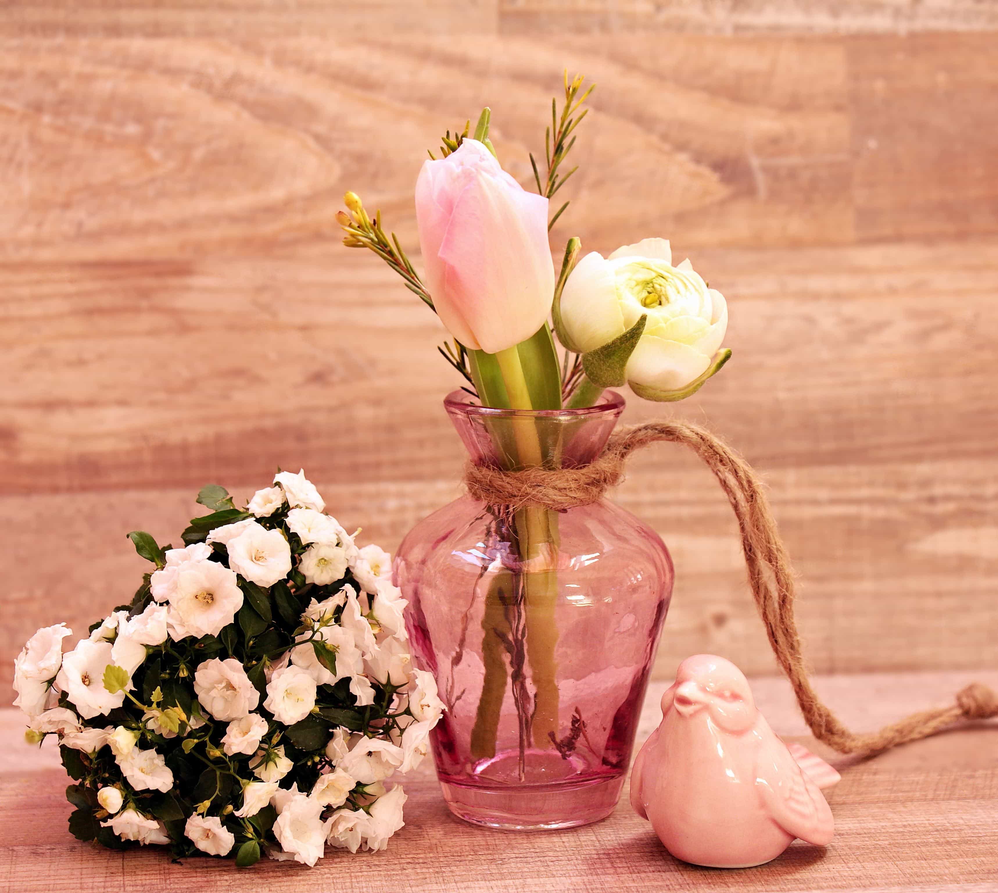 郁金香在花瓶里的照片 · 免费素材图片