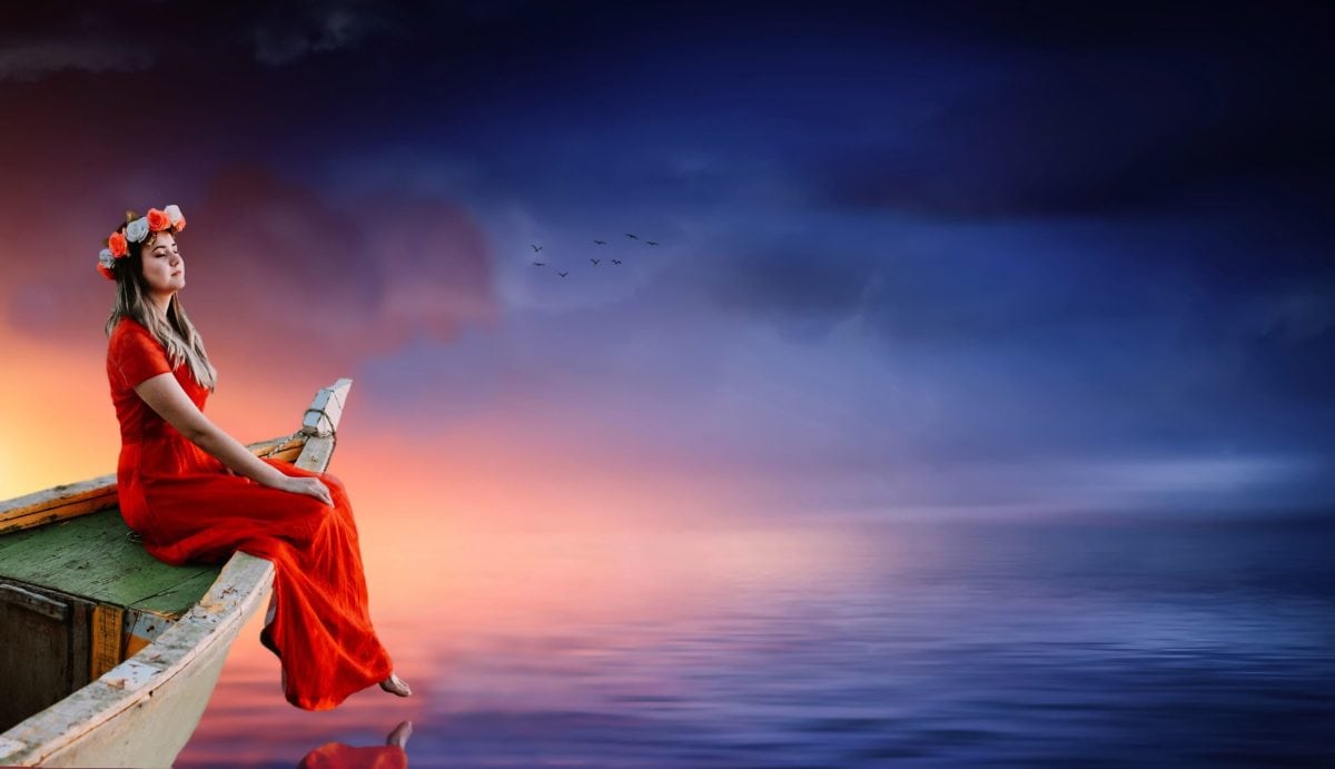 Захід сонця, небо, червоне плаття, вода, жінка, човен, вода