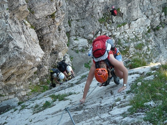 alpinist de munte, sportadventure extreme, de risc, echipamente, provocare, urcare, munte