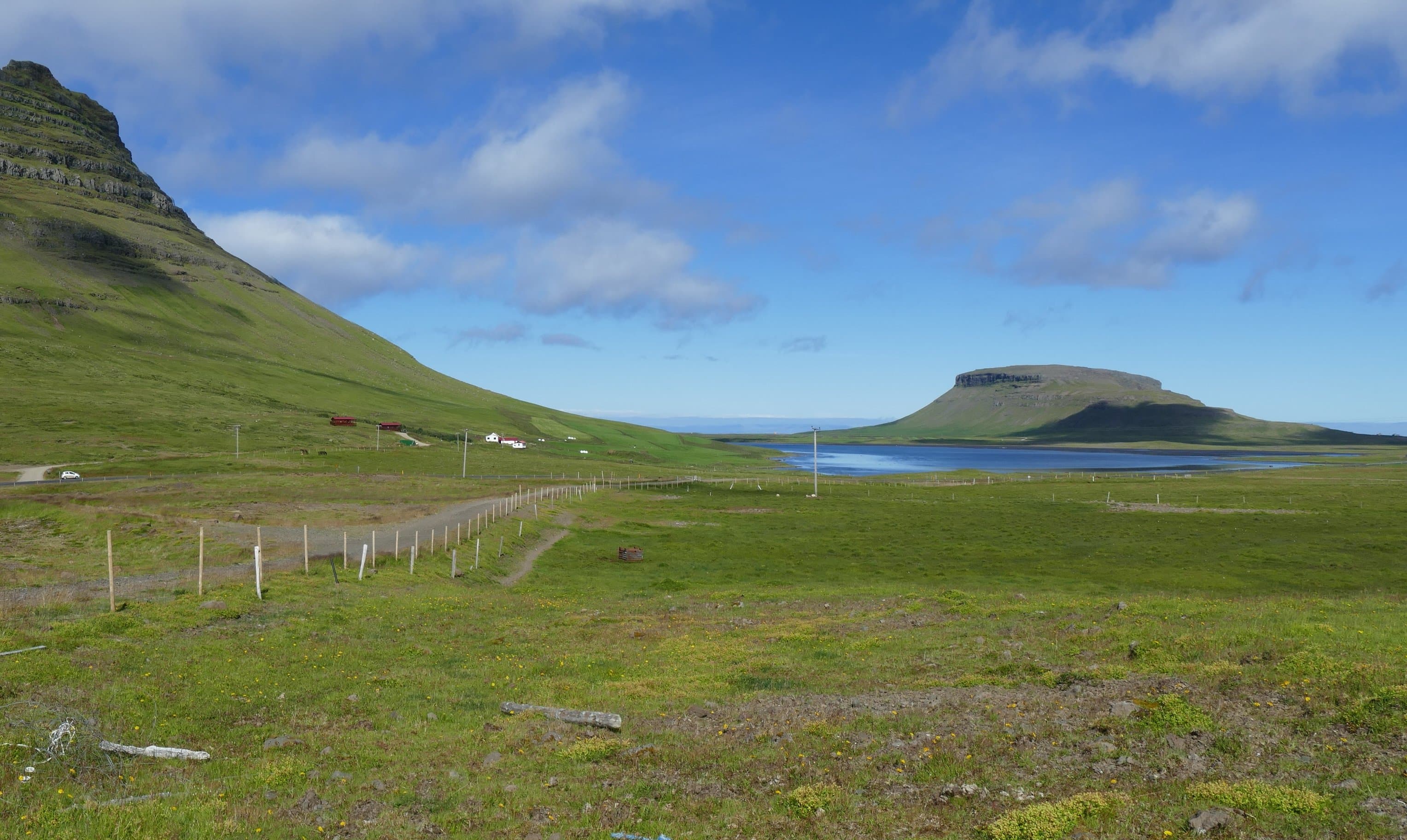 Синие холмы. Исландский хребет. Исландия пастбища.