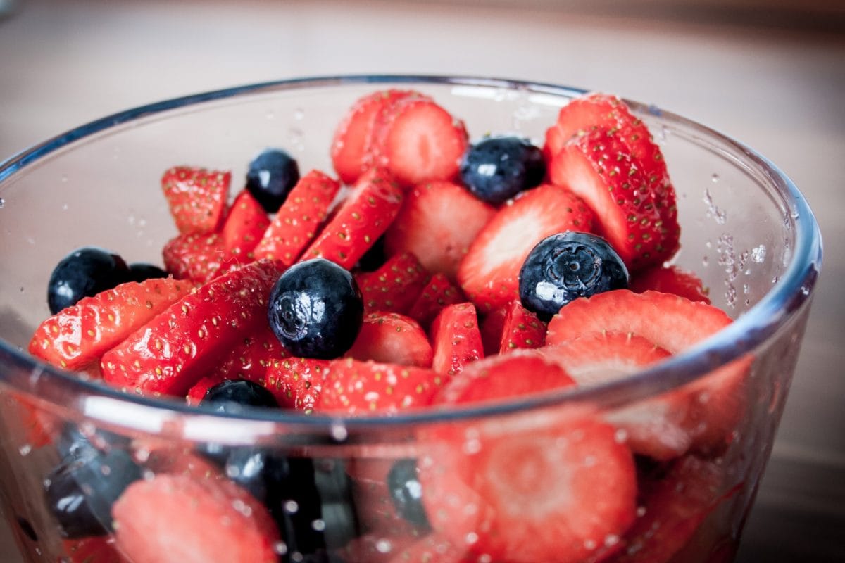 fresa, vidrio, antioxidante, fruta, alimento, dulce, baya, arándano, frambuesa