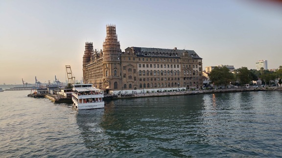 φως της ημέρας, πόλη, σκάφος, Κωνσταντινούπολη, νερό, τουριστικό αξιοθέατο, αρχιτεκτονική, προκυμαία