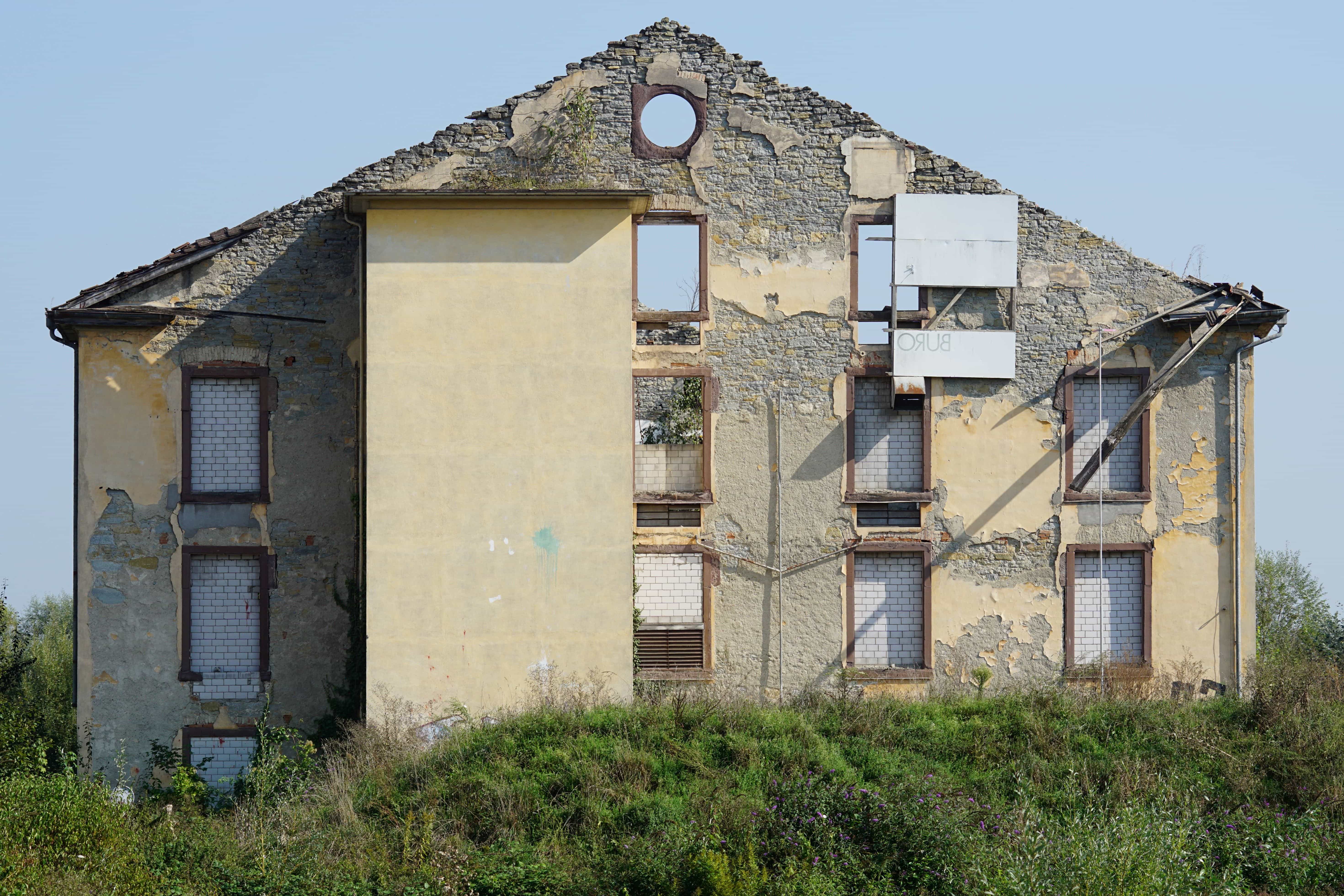 フリー写真画像 地震 建築 古い 廃墟 家 壁 レンガ 屋根 アウトドア