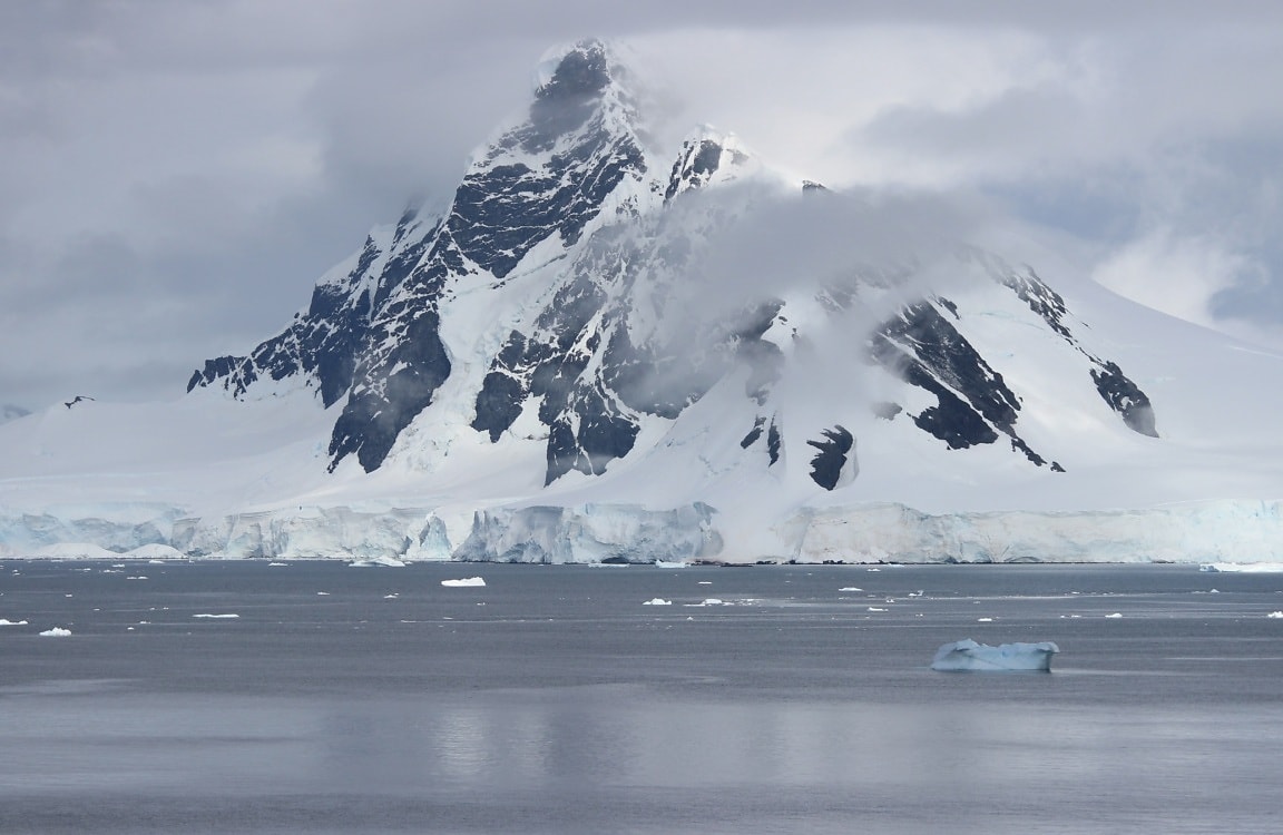 Glacier sky. Виды Антарктиды. 6480ms Антарктида. Антарктида падает снег.