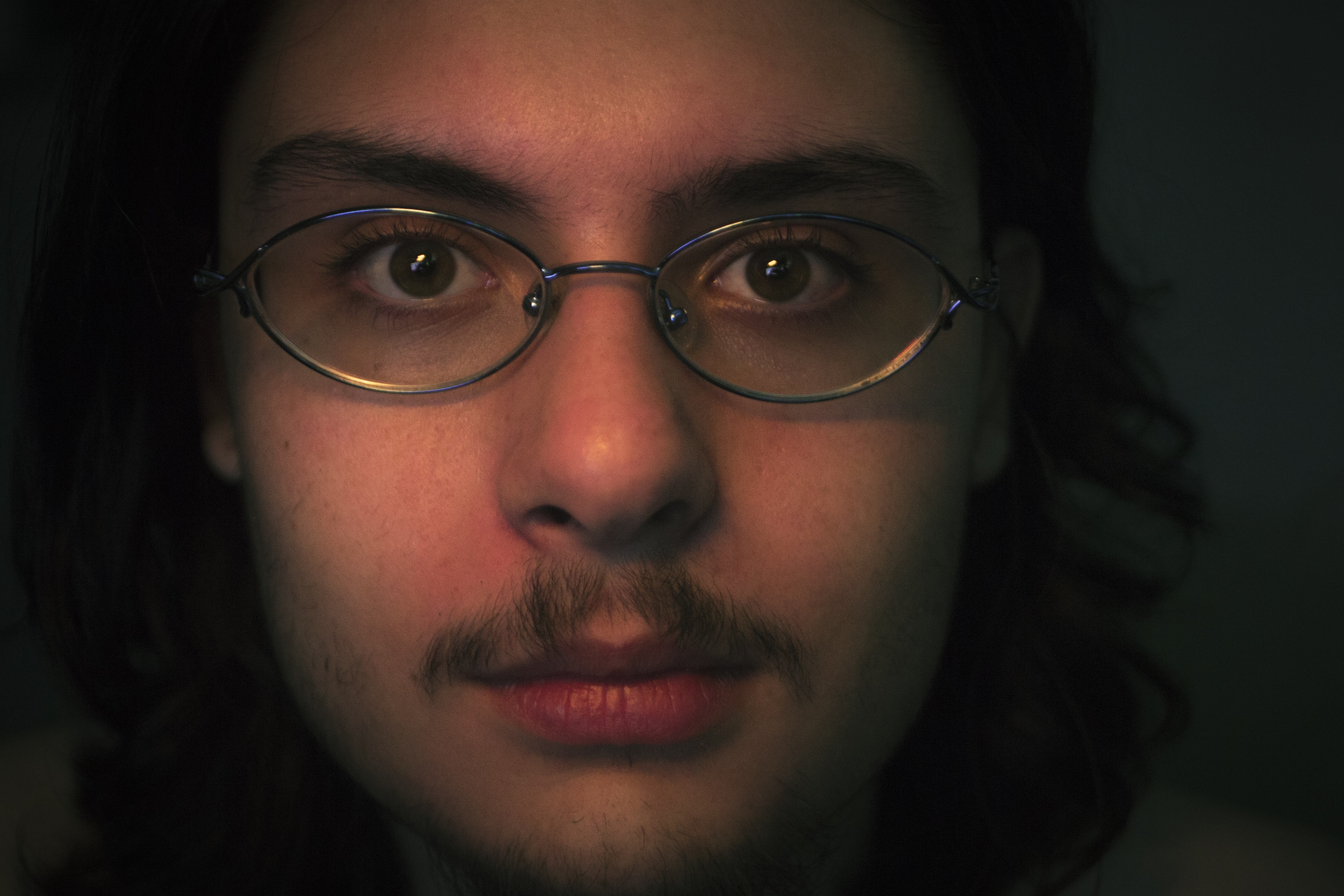 Kostenlose Bild Dunkelheit Brillen Schnurrbart Schatten Gesicht Portrat Bart Menschen