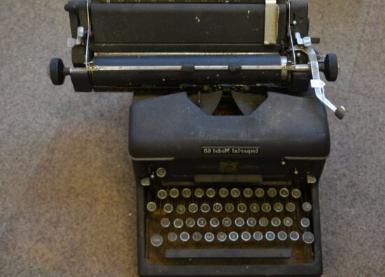 keyboard, key, typewriter, device, portable, retro, business, nostalgia