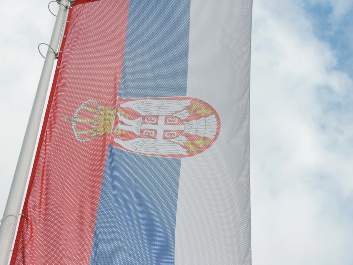 Δημοκρατία, Λαϊκή Δημοκρατία, σημαία, ανεξαρτησία, Βασίλειο, Δημοκρατία, Σερβία, σε εξωτερικούς χώρους