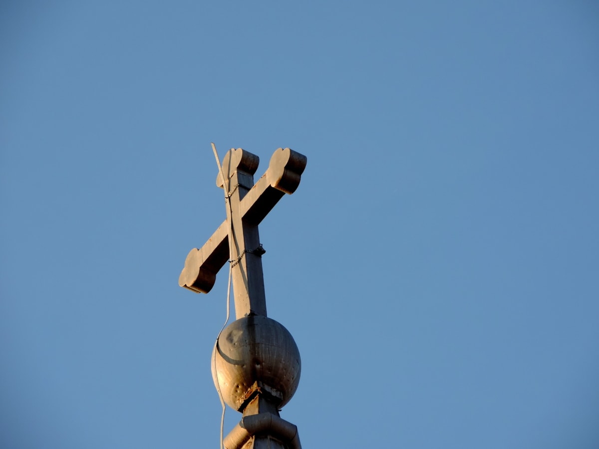 християнството, кръст, устройство, на открито, синьо небе, дневна светлина, хора, птица