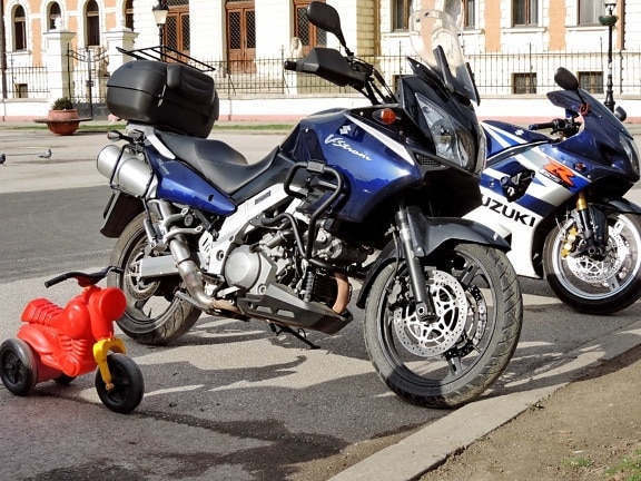 moto, Parque de estacionamento, rua, brinquedo, área urbana, veículos, transporte, bicicleta